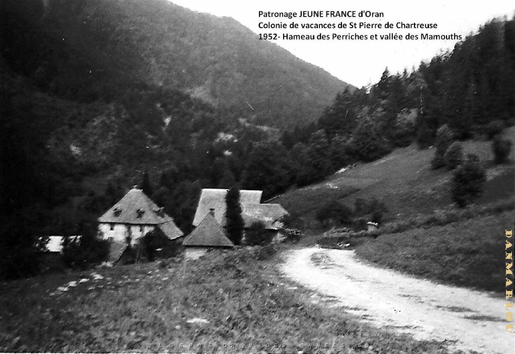 COLO JEUNE FRANCE 1952 hameau des Perriches et la vallee des Mamouths.jpg